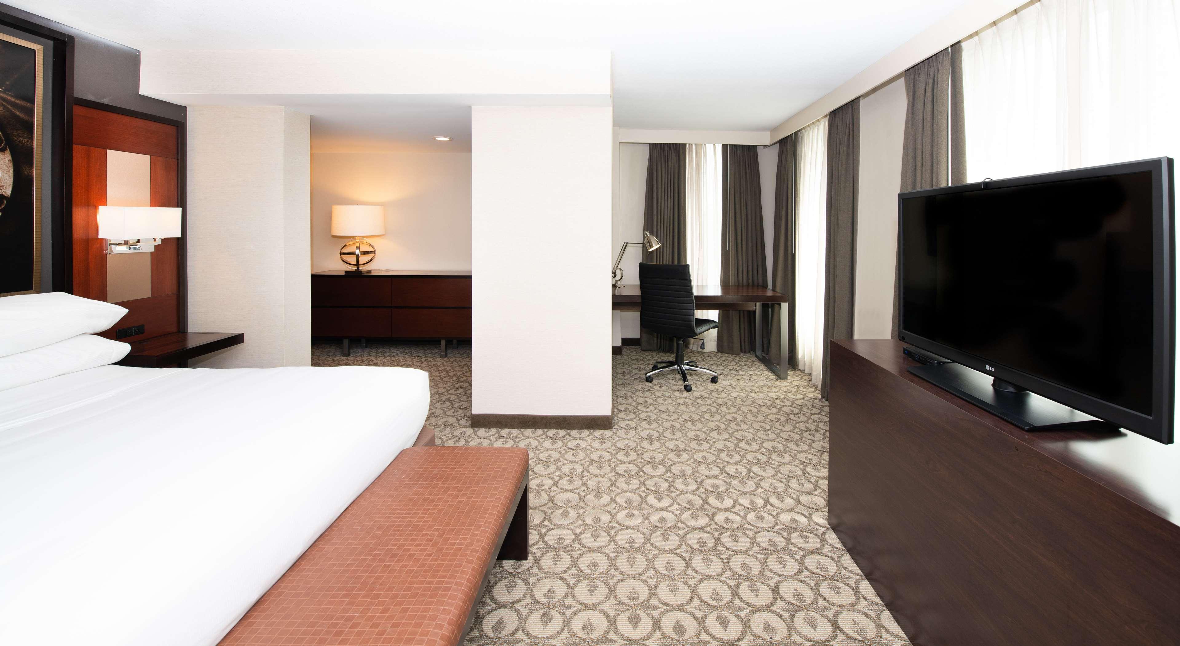Doubletree & Charleston Airport 3*