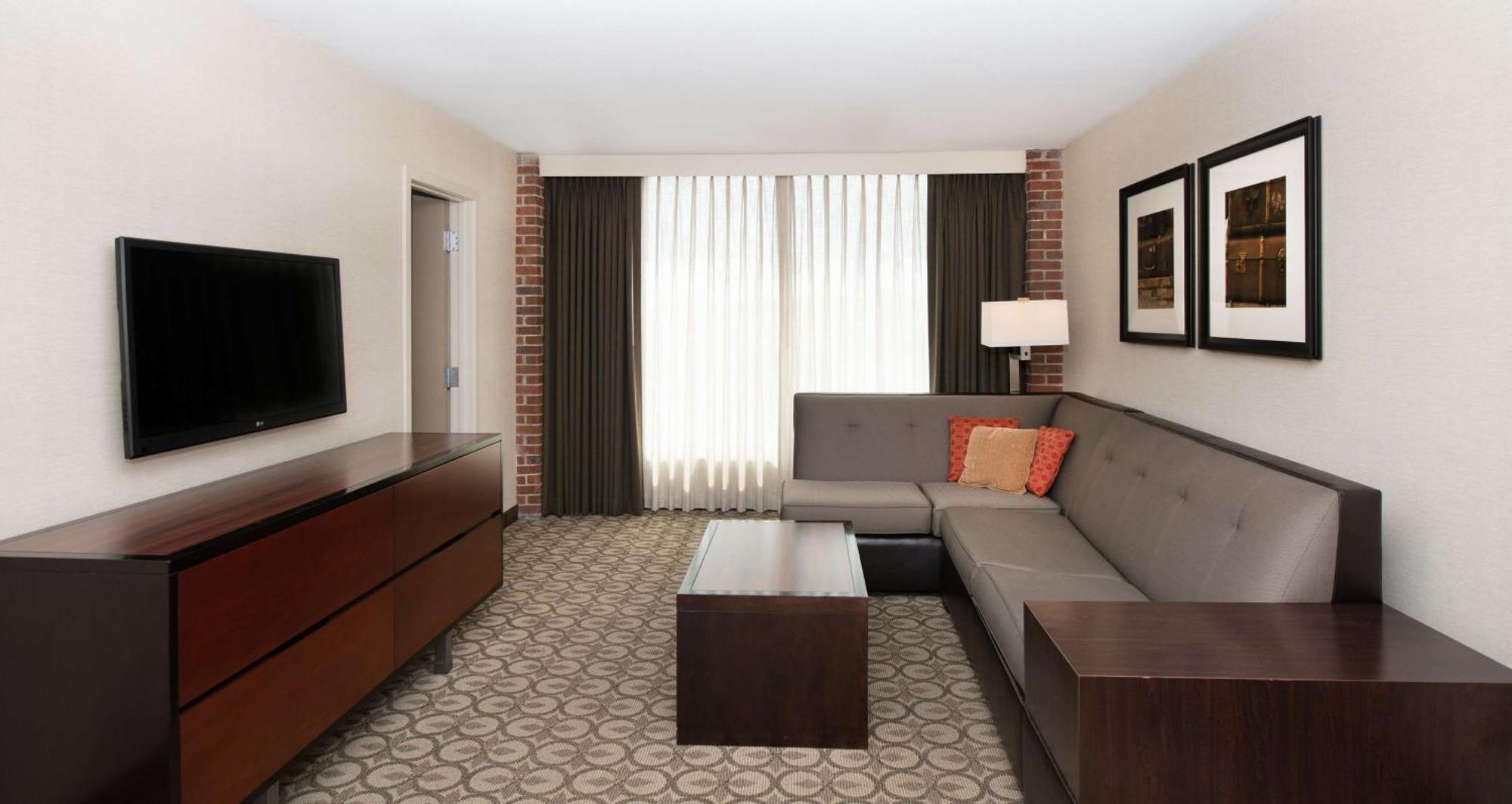 Doubletree & Charleston Airport Hotel 3*