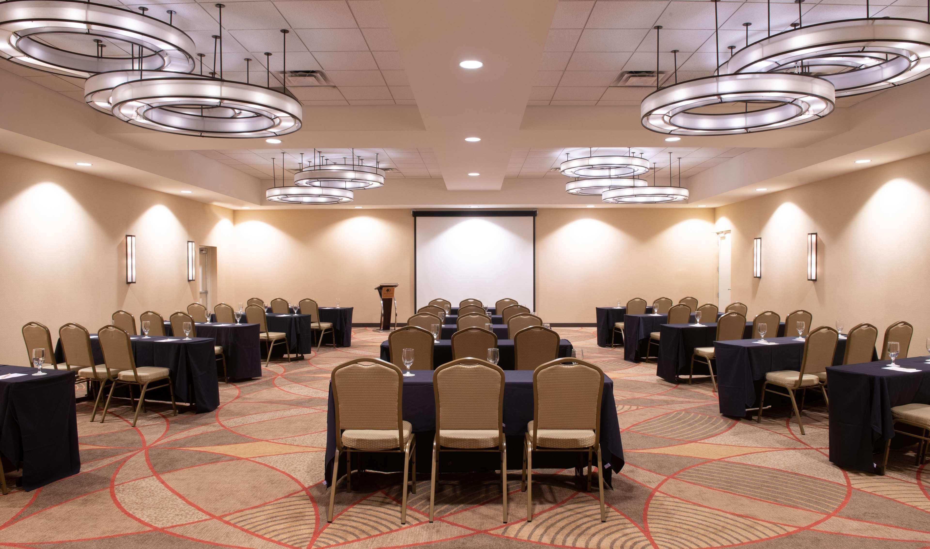 Doubletree & Charleston Airport 3*