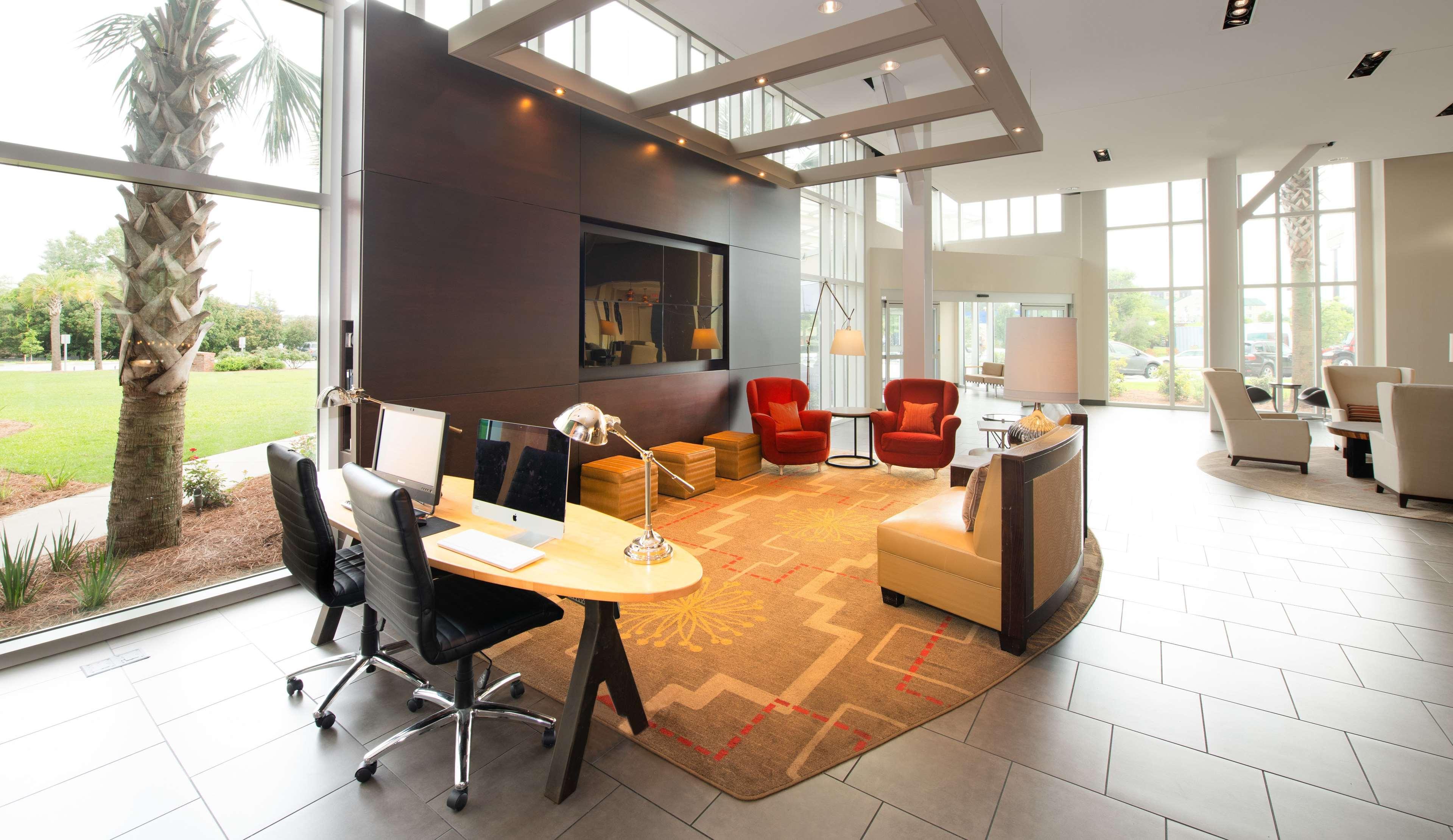 Doubletree & Charleston Airport Hotel 3*