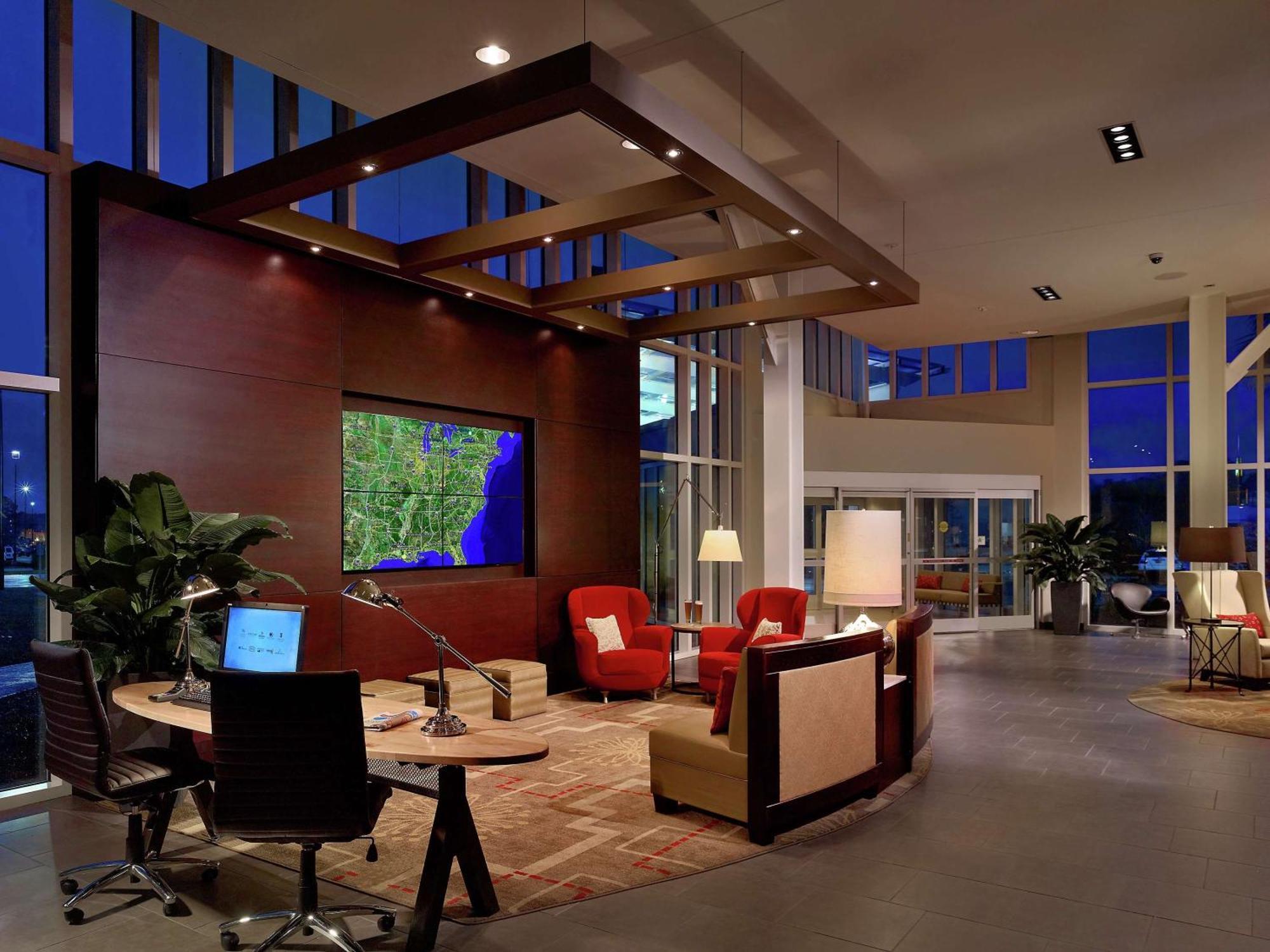 Doubletree & Charleston Airport Hotel 3*