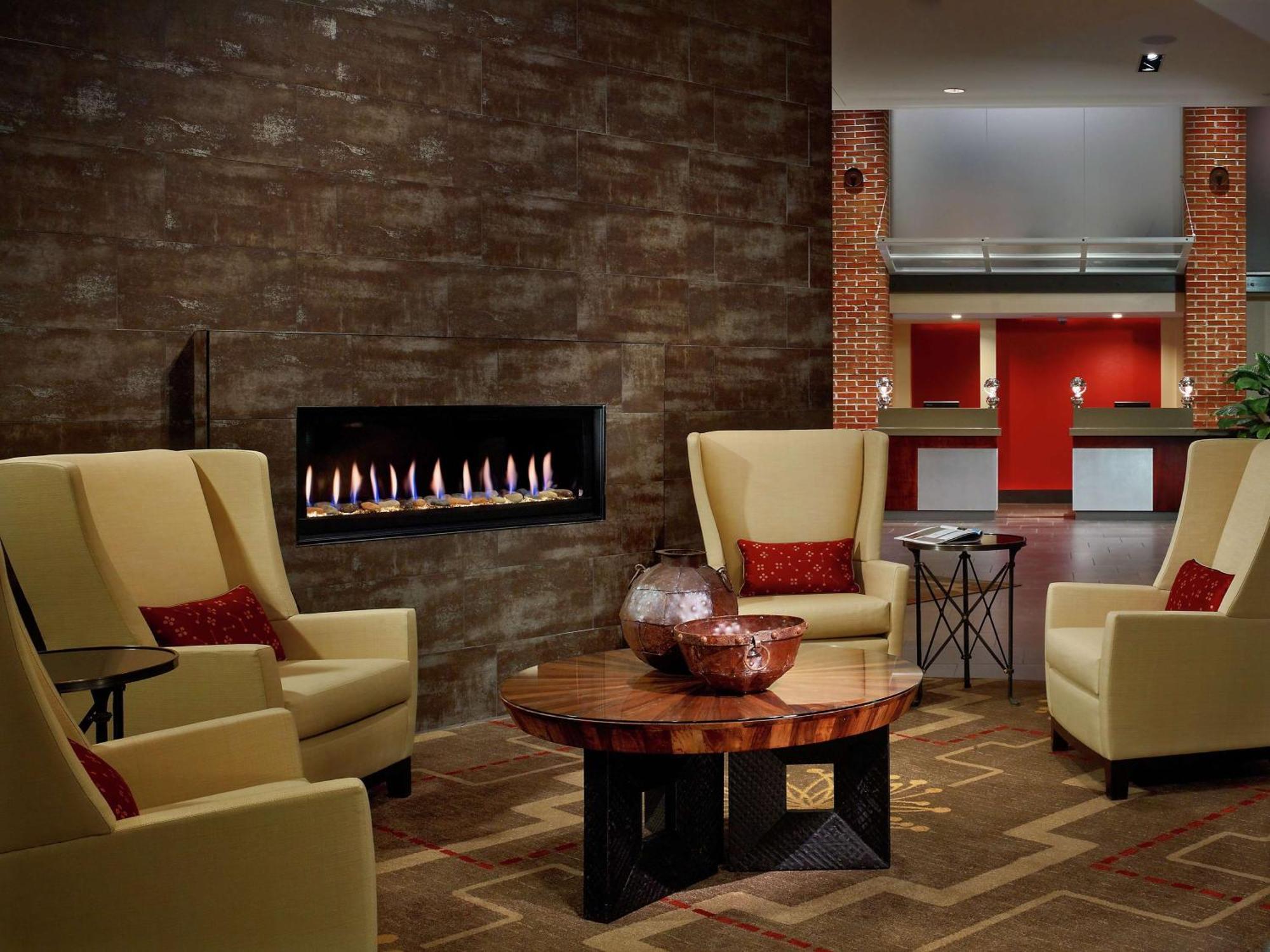 Hotel Doubletree & Charleston Airport 3*