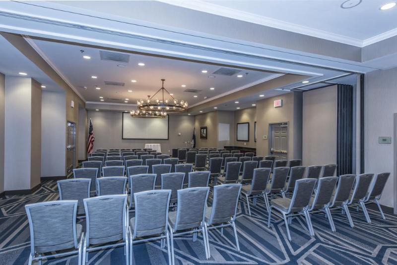 Hotel Doubletree & Charleston Airport 3*
